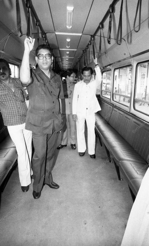 JB05_13081984_RAILBUS