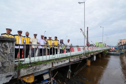 DATUK SERI AHMAD MASLAN 