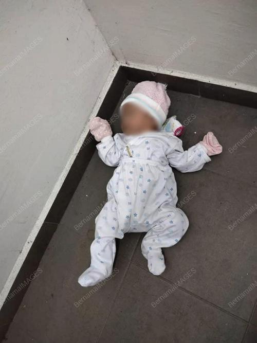 BAYI PEREMPUAN