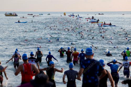 IRONMAN 70.3 DESARU COAST