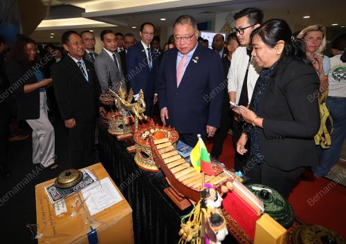 DATUK SERI TIONG KING SING