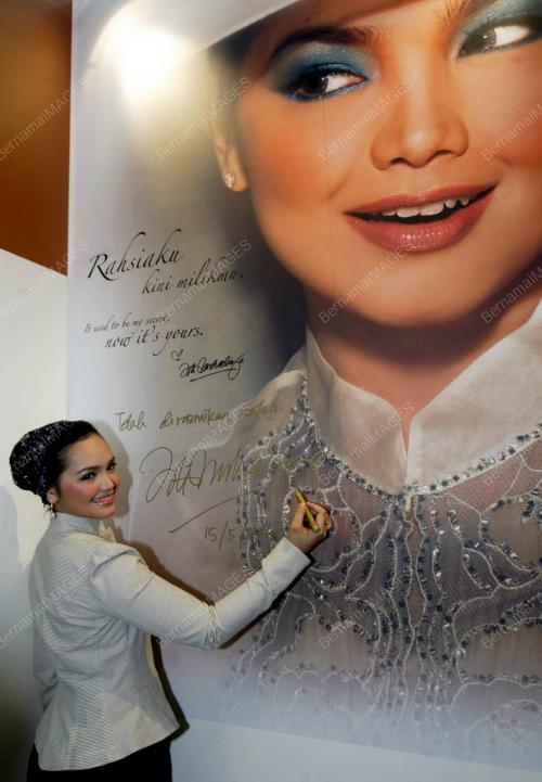SITI NURHALIZA