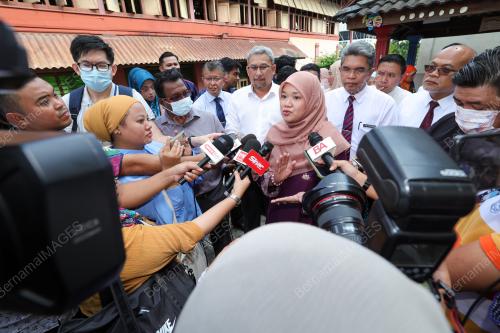 FADHLINA SIDEK 