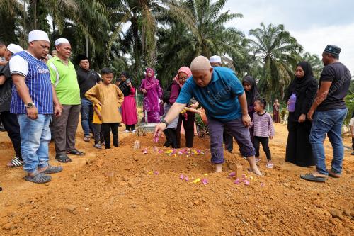 PENGEBUMIAN MANGSA KEBAKARAN