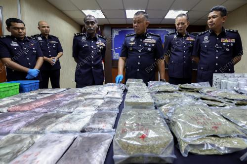 DATUK KAMARUL ZAMAN MAMAT