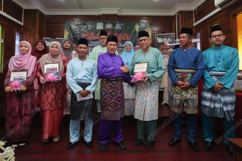 DATUK SERI AHMAD MASLAN 