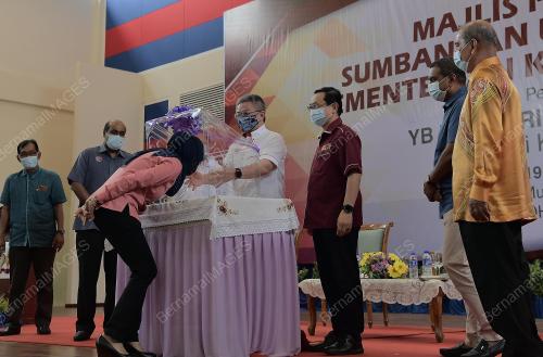DATUK SERI DR ADHAM BABA