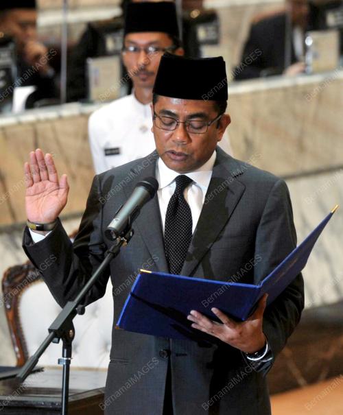 JB05_20062013_ANGKAT_SUMPAH