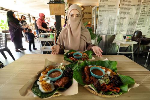 LONTONG DARAT MENU PILIHAN PENGUNJUNG