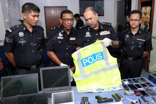 JB05_21112014_POLIS