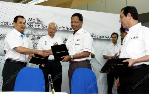 NAJIB TUN ABDUL RAZAK