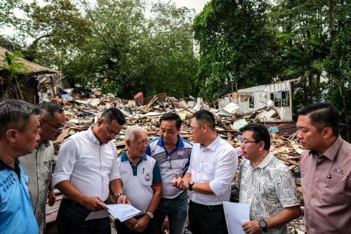 RUMAH SETINGAN KEBUN TEH ROBOH