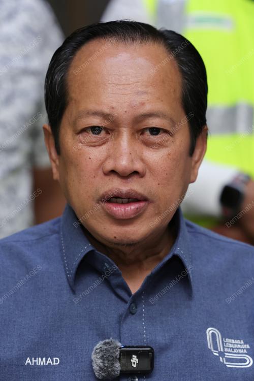DATUK SERI AHMAD MASLAN 