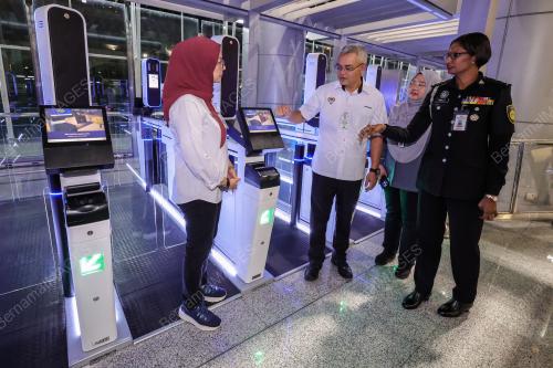DATUK MAKHZAN MAHYUDDIN 