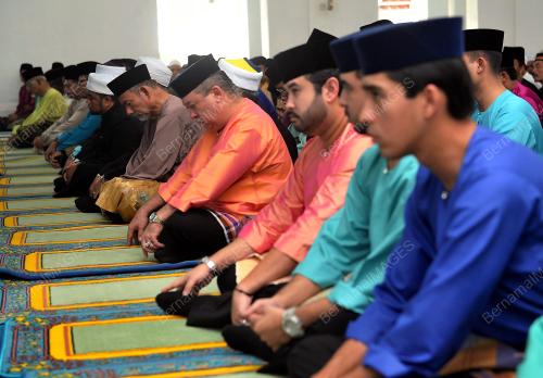 JB05_25062017_SULTAN_IBRAHIM_SOLAT