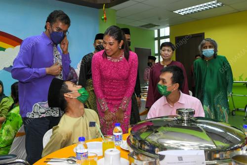 CHE' PUAN BESAR KHALEEDA BUSTAMAM