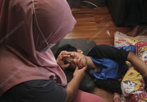 ANAK OKU BUTA