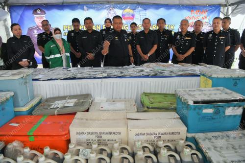 DATUK KAMARUL ZAMAN MAMAT