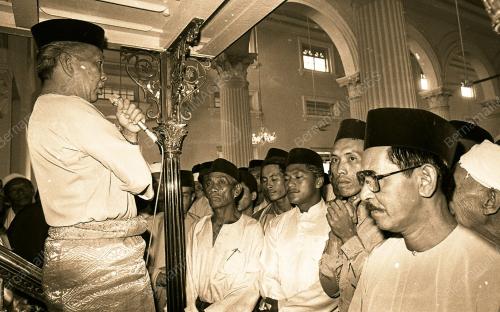 SULTAN JOHOR SEMBAHYANG HARI RAYA AIDILFITRI