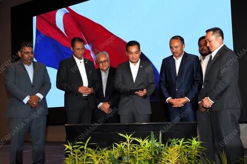 DATUK ONN HAFIZ GHAZI  
