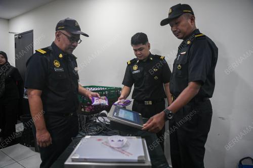 DATUK DR FUZIAH SALLEH