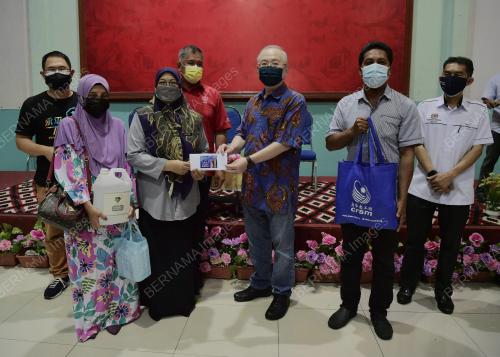 DATUK SERI DR WEE KA SIONG