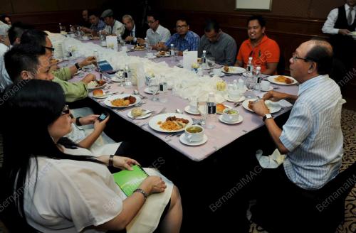JB06_01112012_WIEF_KE8