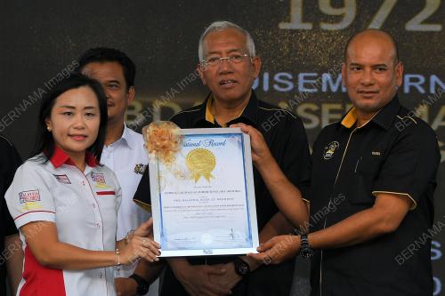DATUK SERI MAHDZIR KHALID