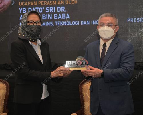 DATUK SERI DR ADHAM BABA
