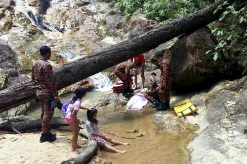 JB06_03072016_AIR_TERJUN