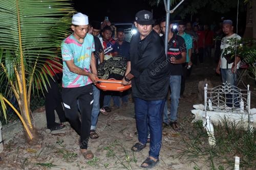 JENAZAH ISTERI DIKELAR SUAMI SELAMAT DIKEBUMIKAN