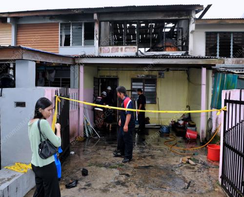 JB06_04072012_TERBAKAR