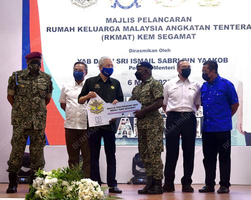DATUK SERI ISMAIL SABRI YAAKOB