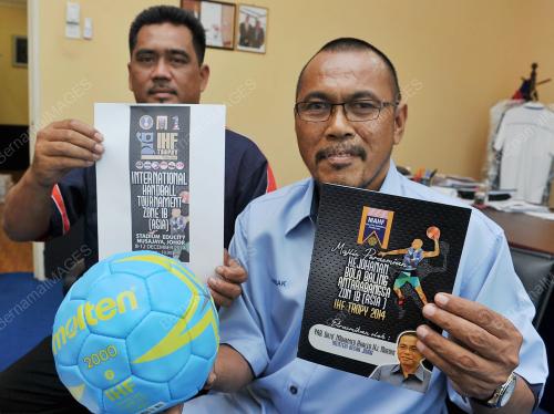 JB06_06122014_BOLA_BALING