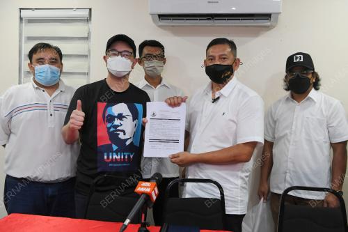 KELUAR PARTI 