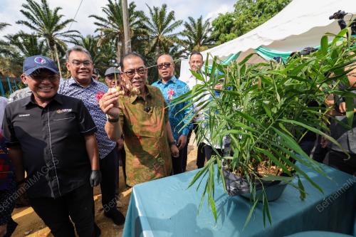 DATUK SERI MOHAMED KHALED NORDIN