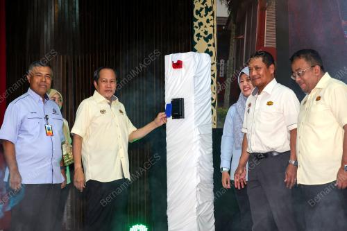 DATUK SERI AHMAD MASLAN