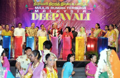 JB06_09112013_PM_DEEPAVALI_2013