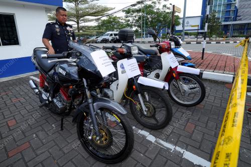 DATUK KAMARUL ZAMAN MAMAT