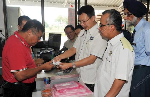 JB06_10042015_LAWATAN_GST