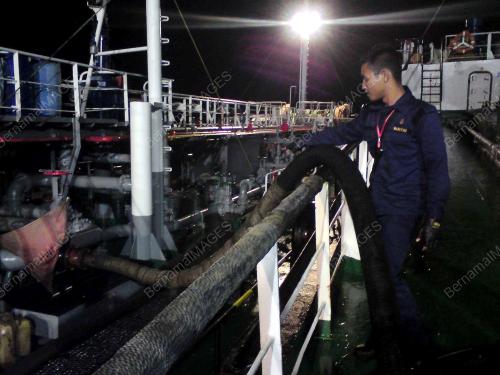 JB06_11022011_KAPAL_PINDAH_MI