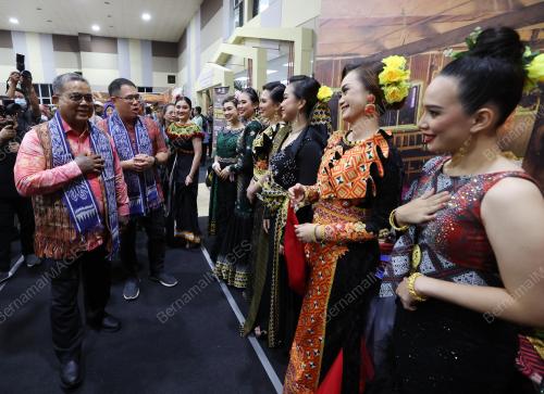 DATUK AARON AGO DAGANG