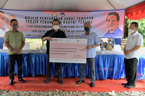 DATUK NUR JAZLAN MOHAMED