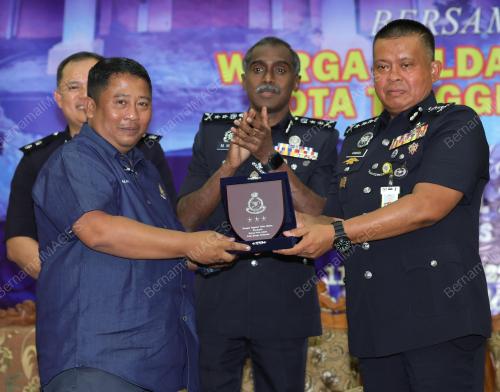 DATUK KAMARUL ZAMAN MAMAT