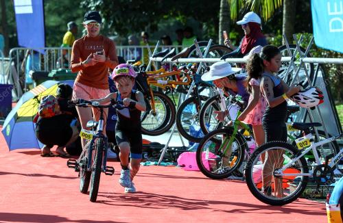 IRONMAN 70.3 DESARU COAST