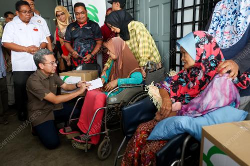 FAHMI FADZIL
