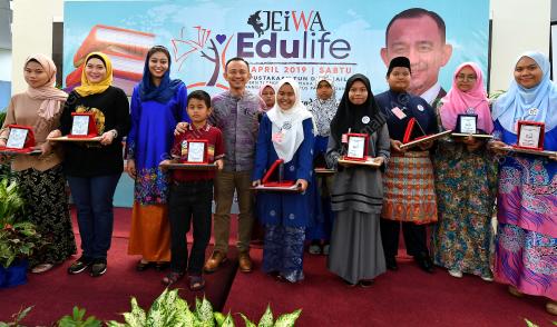 JB06_13042019_MASZLEE_BN201904116317