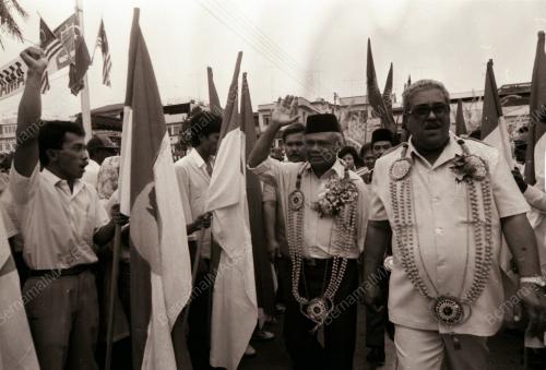 YAB ENCIK ABDUL GHAFAR BABA