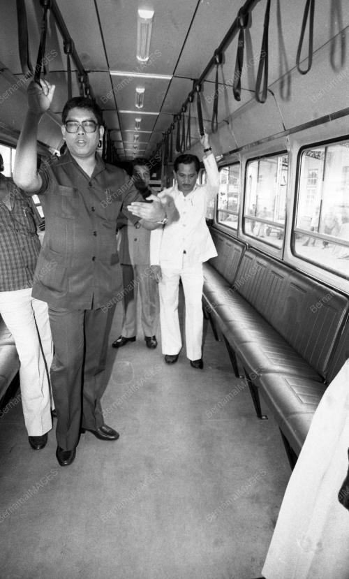 JB06_13081984_RAILBUS