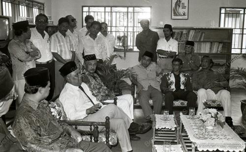JB06_140390_RAKYAT